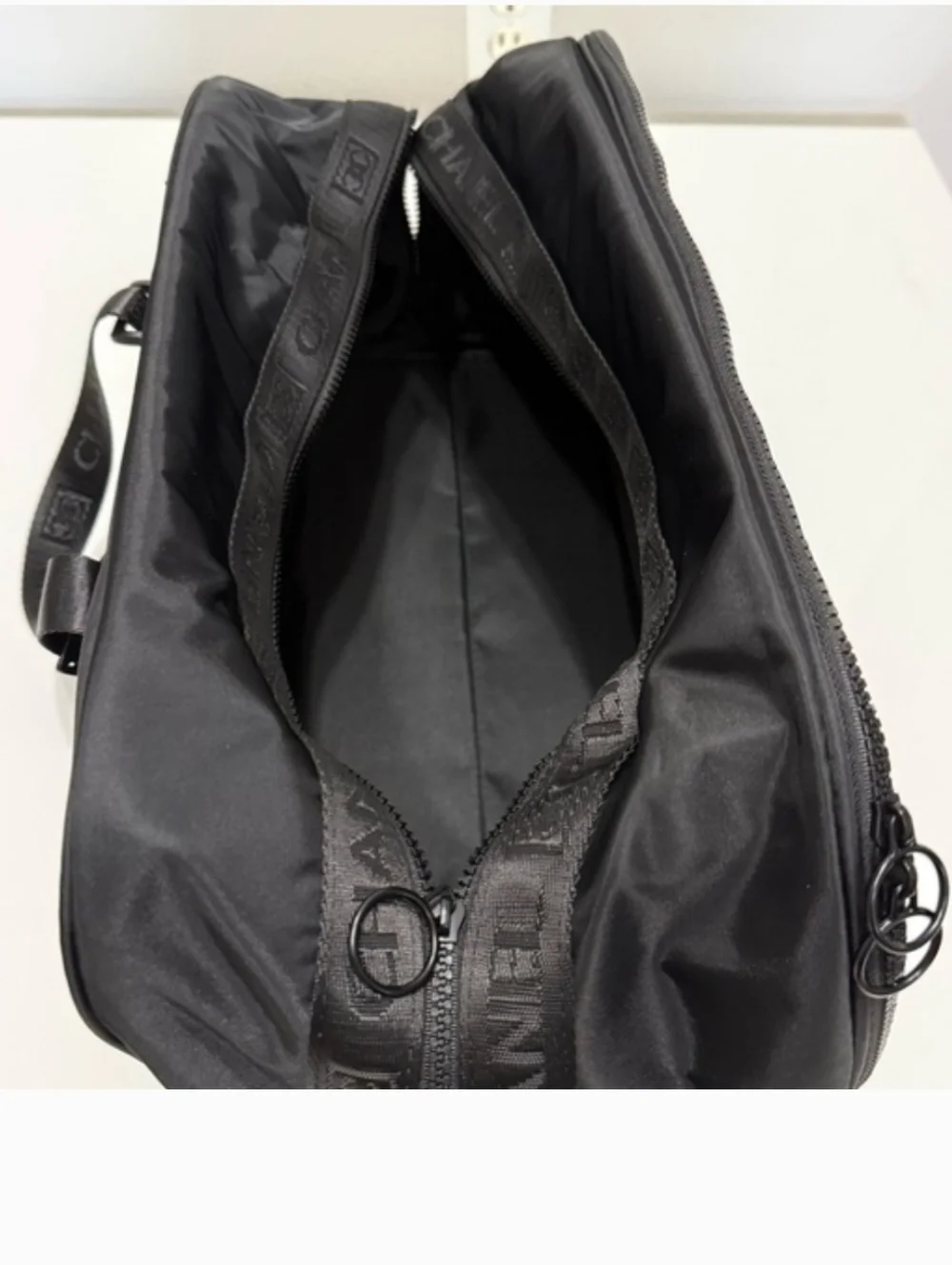 Black Nylon With White Branding Unisex Travel/Gym Bag. - Picture 4 of 12